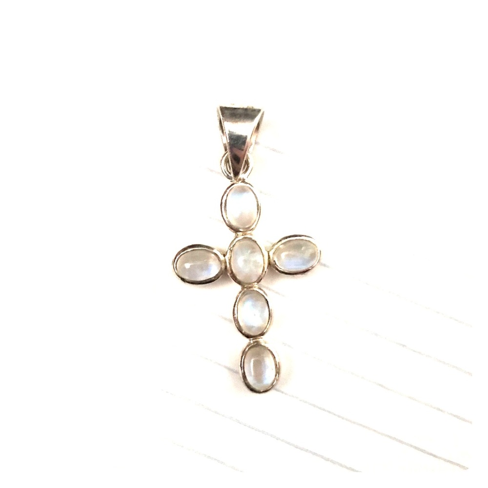 Stunning opal and silver pendant